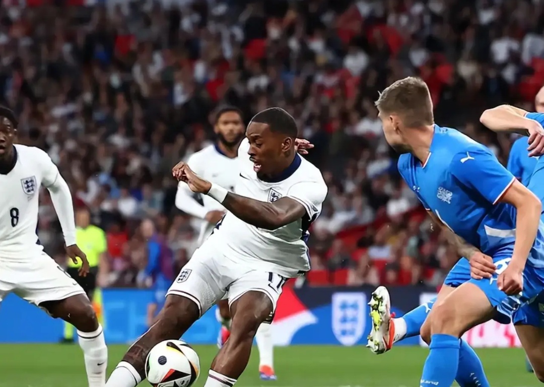 冰岛球员表现激动人心，打进关键进球的简单介绍