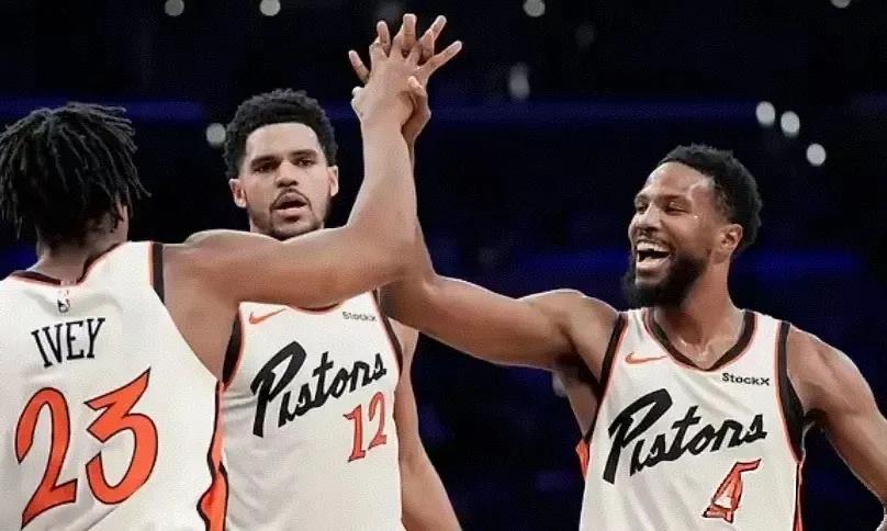 包含活塞大胜独行侠,杨两双助球队取得胜利的词条 包含活塞大胜独行侠,杨两双助球队取得胜利的词条