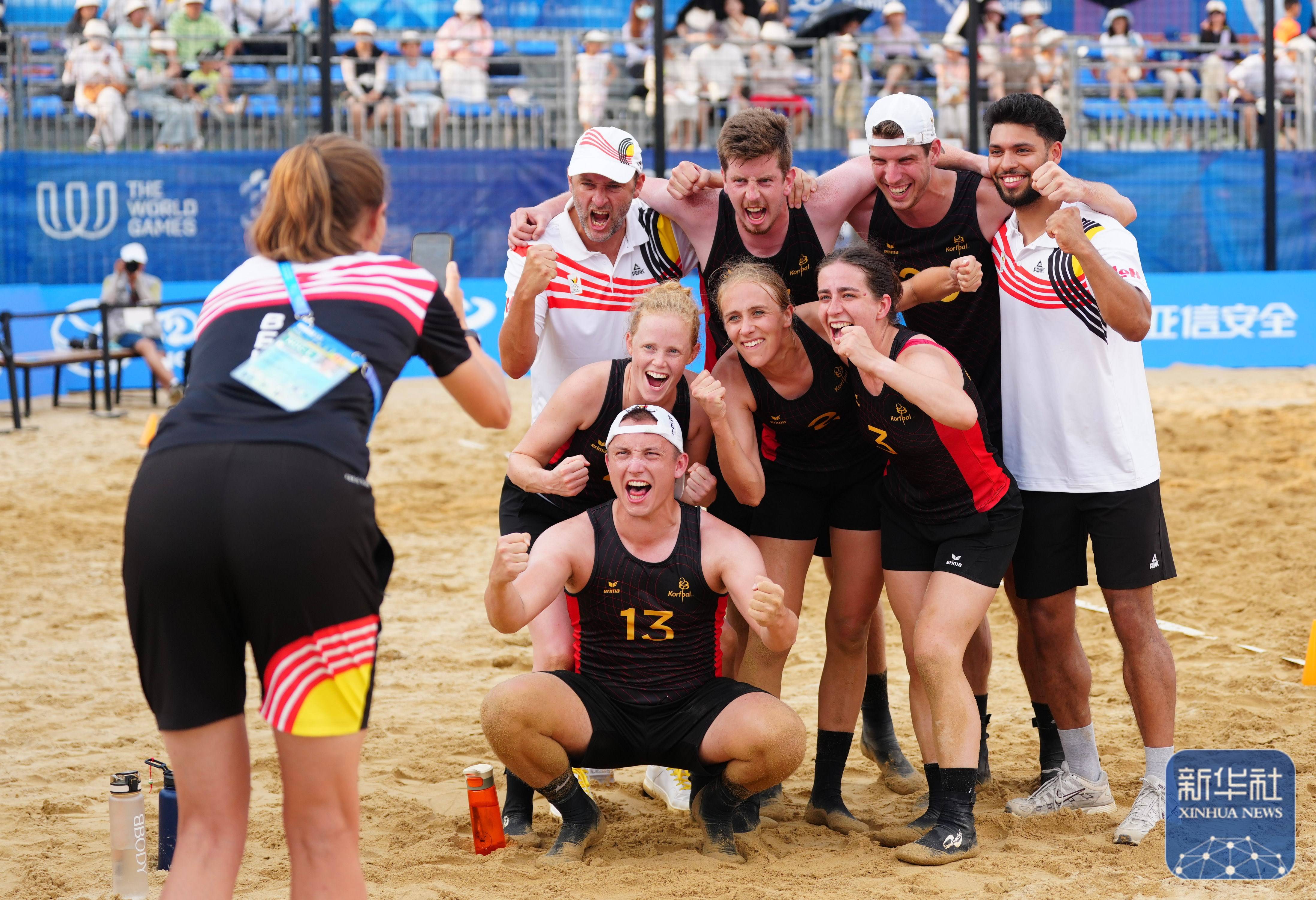 包含荷兰代表团在游泳比赛中奋力拼搏的词条 包含荷兰代表团在游泳比赛中奋力拼搏的词条