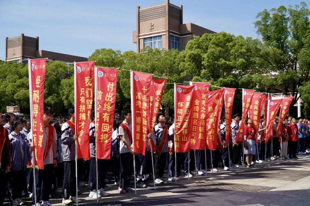 包含热血男儿翱翔！壮志豪情梦想圆的词条