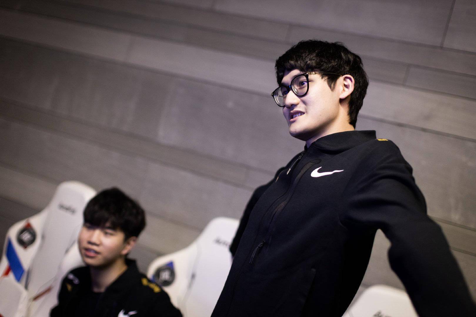 关于RNG绝杀V5,Hanssama一己之力扛起全队的信息 关于RNG绝杀V5,Hanssama一己之力扛起全队的信息