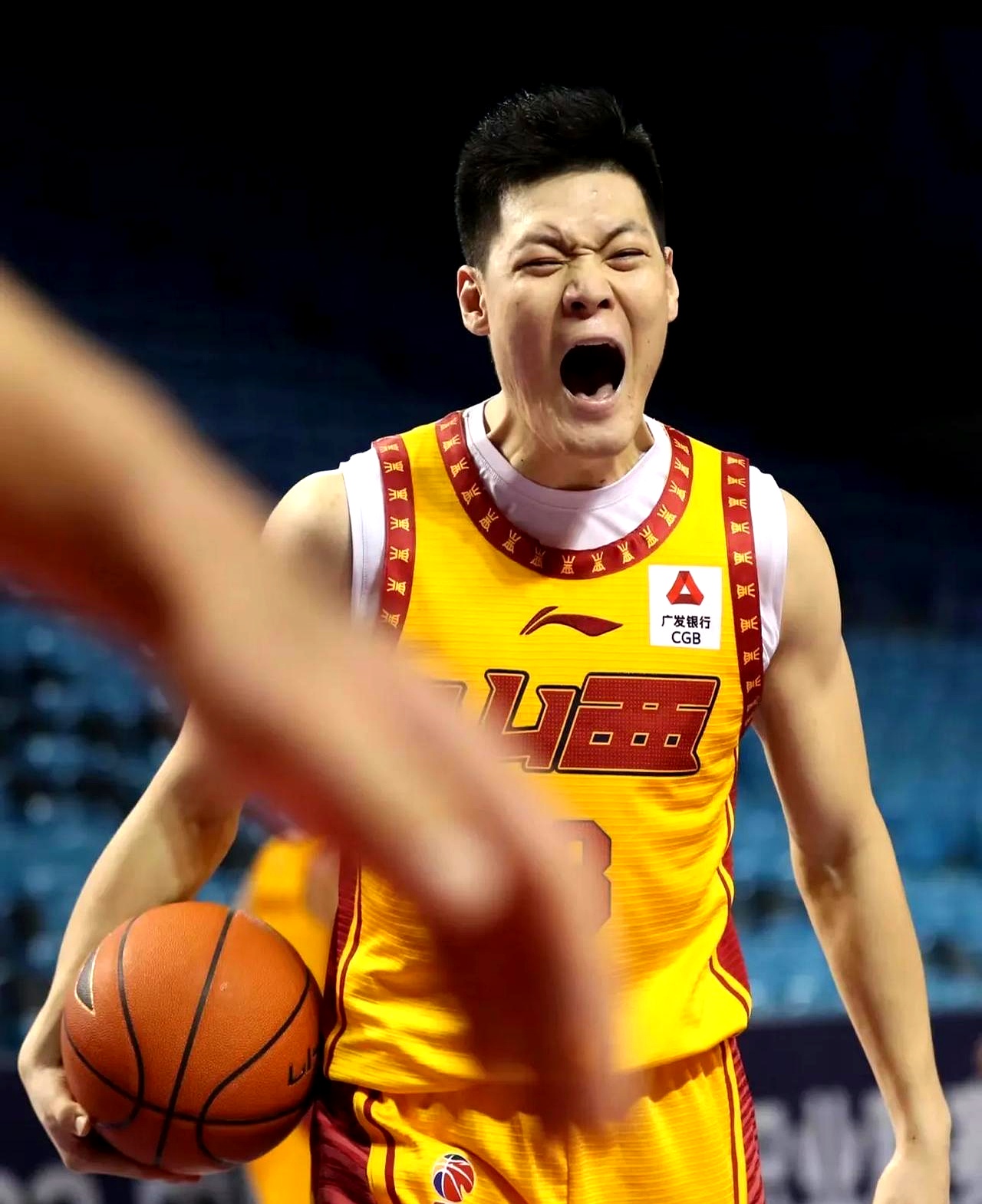 山西男篮在客场挑战浙江队，备受瞩目