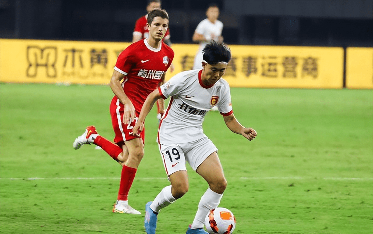 中国羽毛球队鏖战日本羽毛球队,陶菲克打破历史纪录的简单介绍 中国羽毛球队鏖战日本羽毛球队,陶菲克打破历史纪录的简单介绍