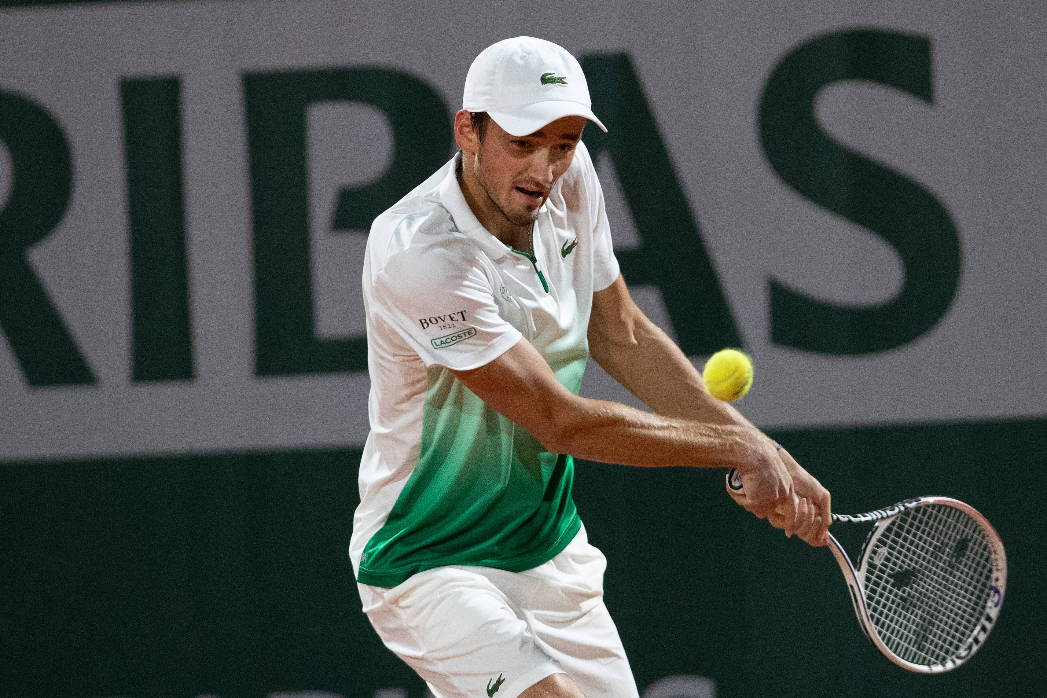 关于西班牙网球队绝杀美国网球队，梅德韦杰夫爆发神勇的信息