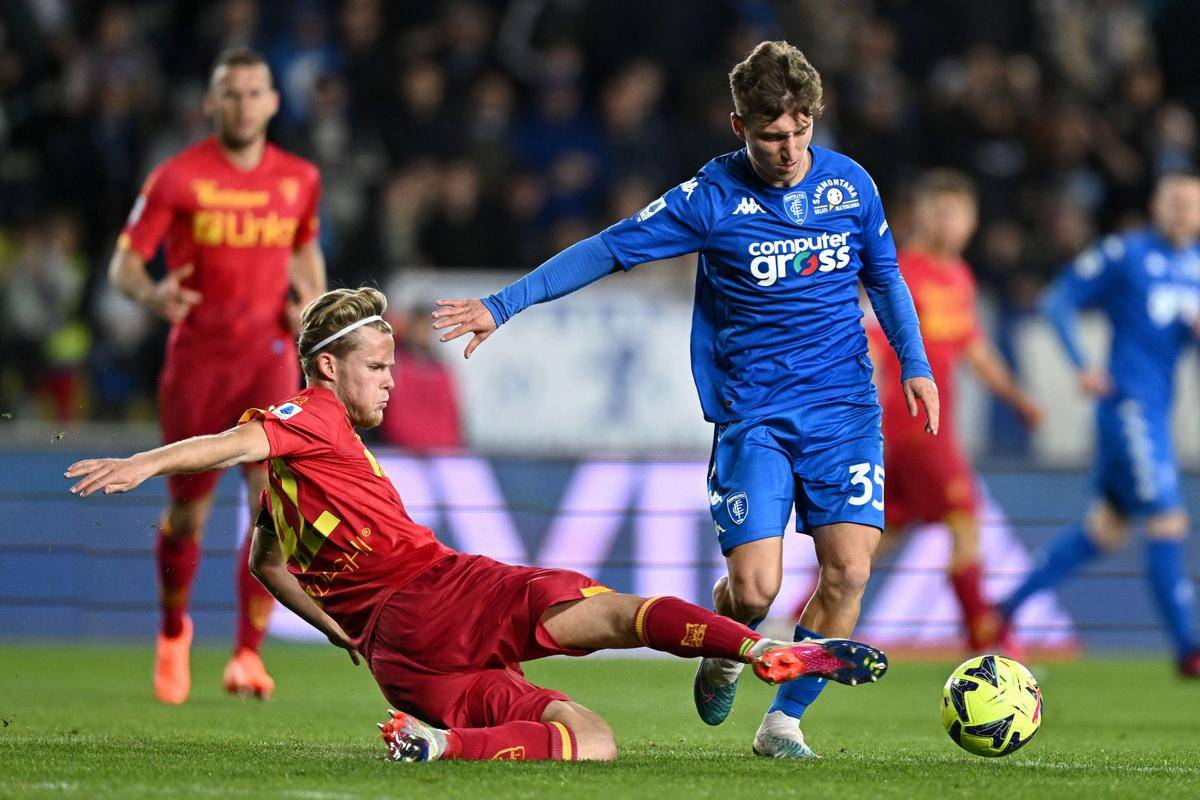 开云体育app-那不勒斯客场大胜，豪取三分