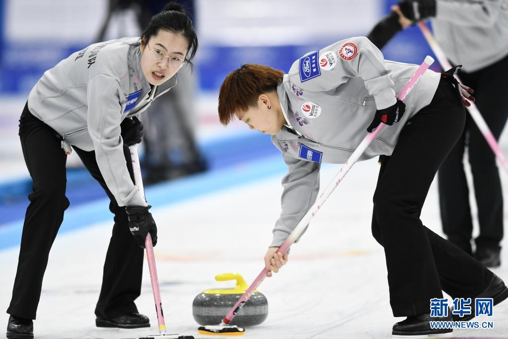 中国龙舟队绝地重生夺得团体赛冠军