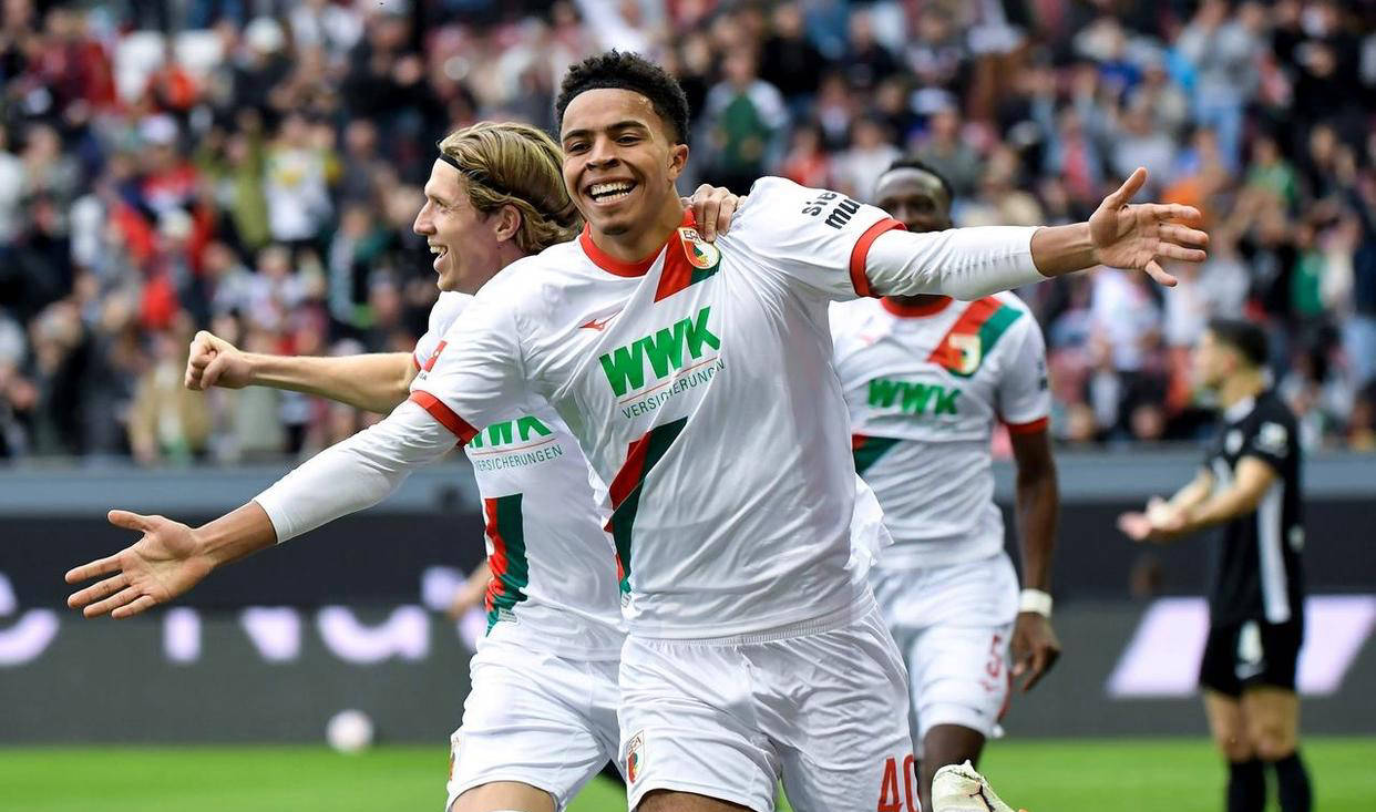 汉堡球迷热情助威，球队逼平奥格斯堡