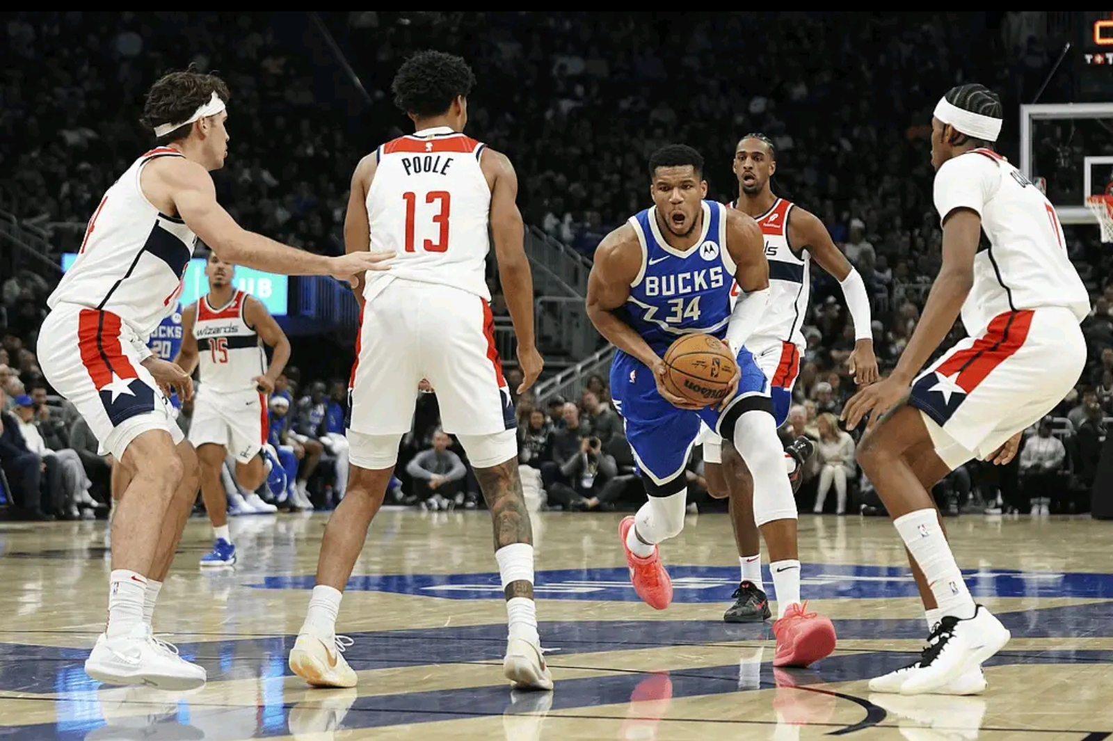 包含雄鹿客场击败猛龙,字母哥再次展现统治力的词条 包含雄鹿客场击败猛龙,字母哥再次展现统治力的词条