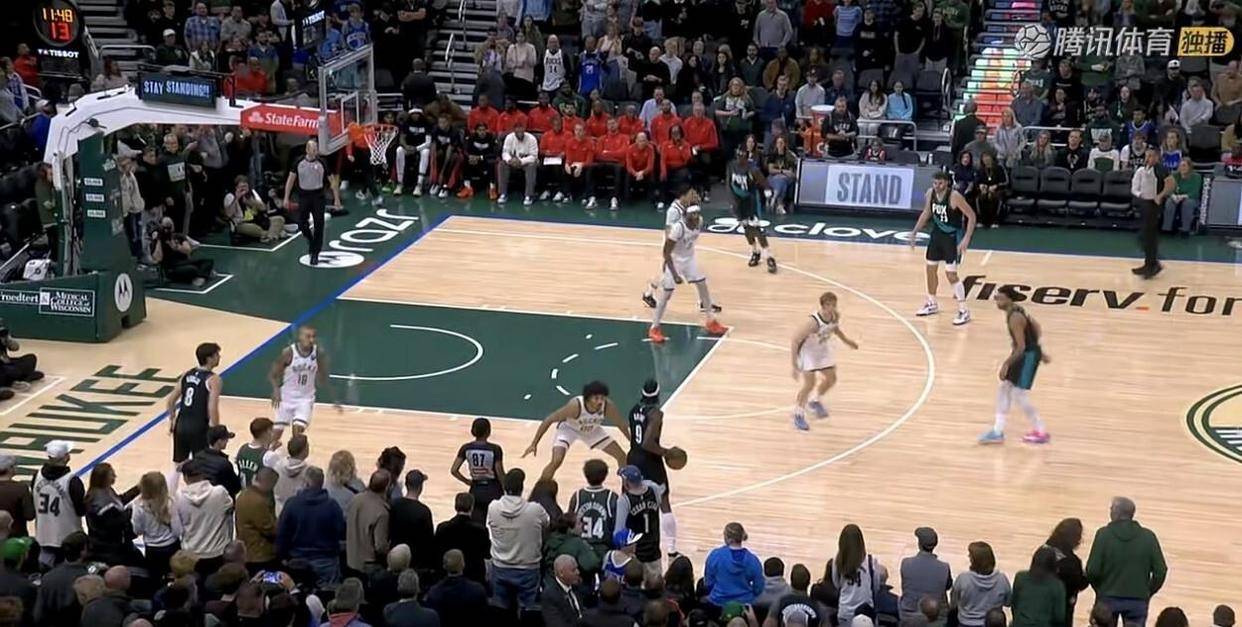 开拓者主场惨遭雄鹿压制，遭遇三连败的简单介绍