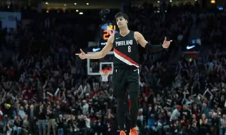 开拓者主场惨遭雄鹿压制，遭遇三连败的简单介绍