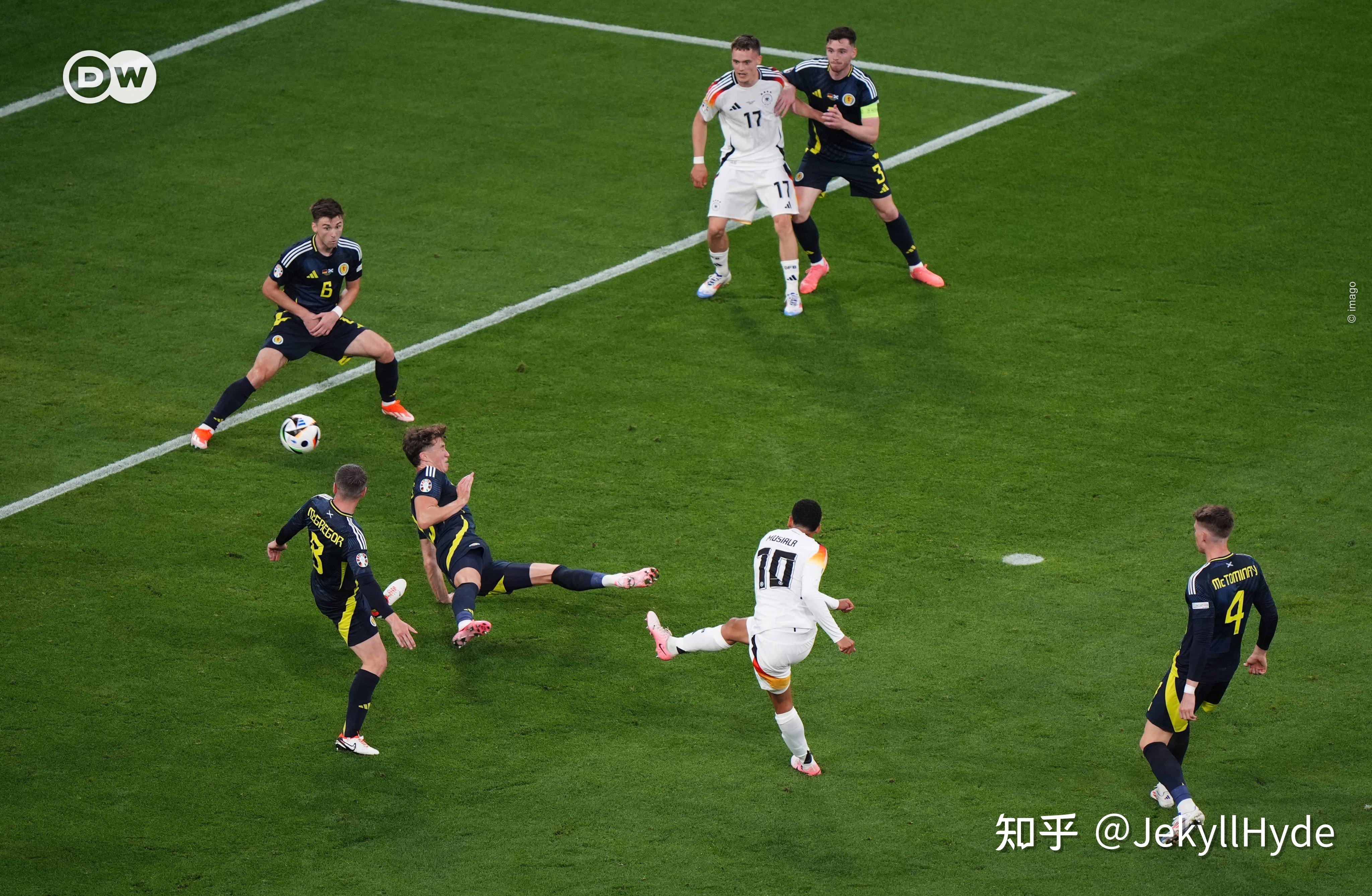 包含欧洲国家杯赛事大幕即将揭开，现场观众热情高涨的词条