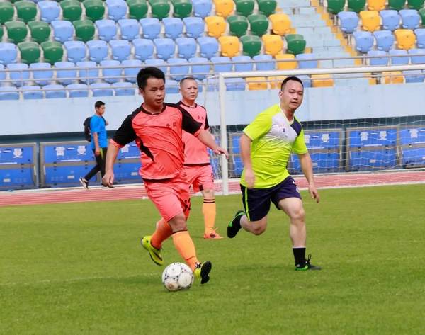 包含波兰队平局战罢，难分胜负难舍难分的词条