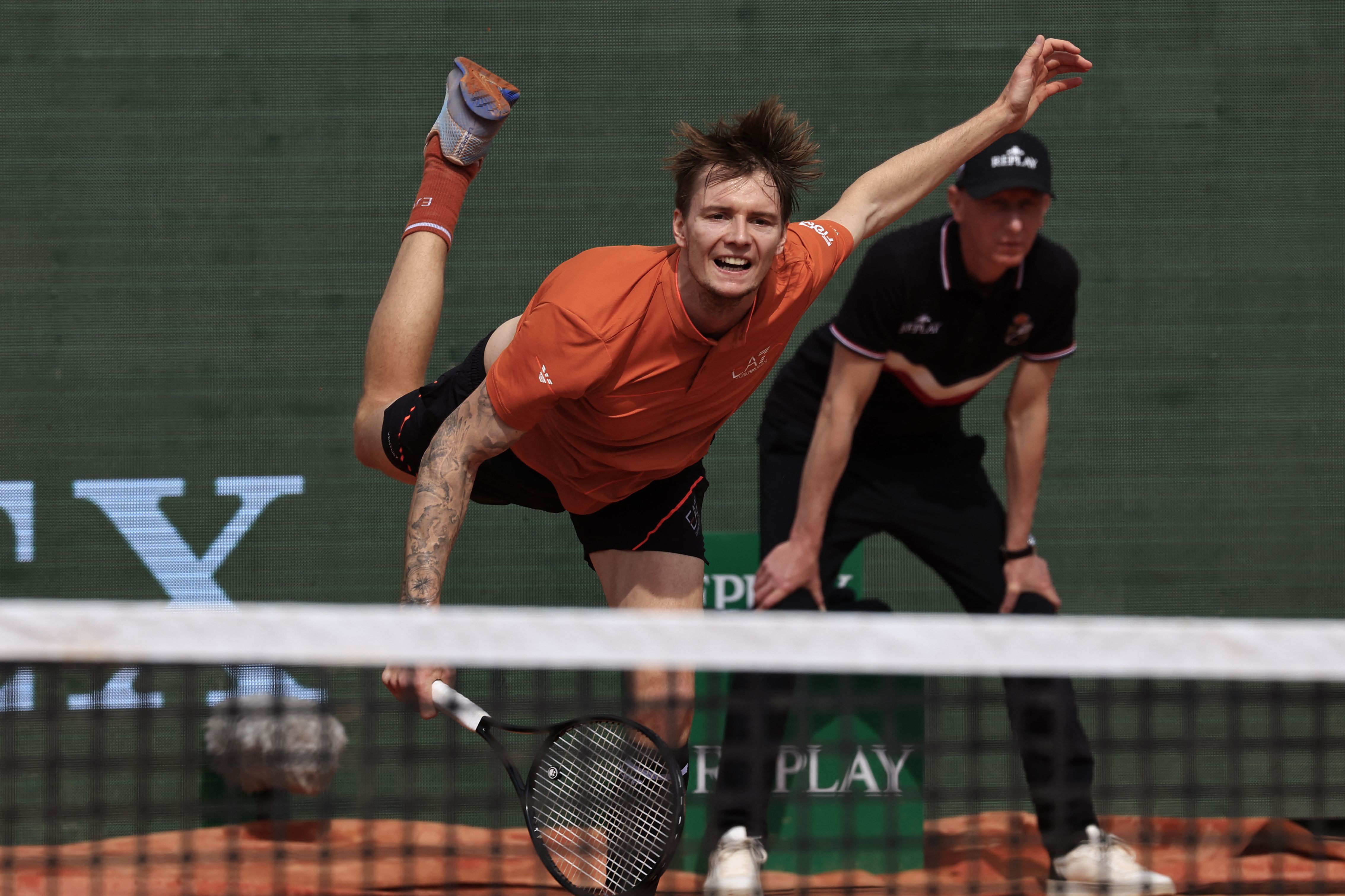 蒙特卡洛大师赛险胜拉沃尔杯，兹维列夫高光表现的简单介绍