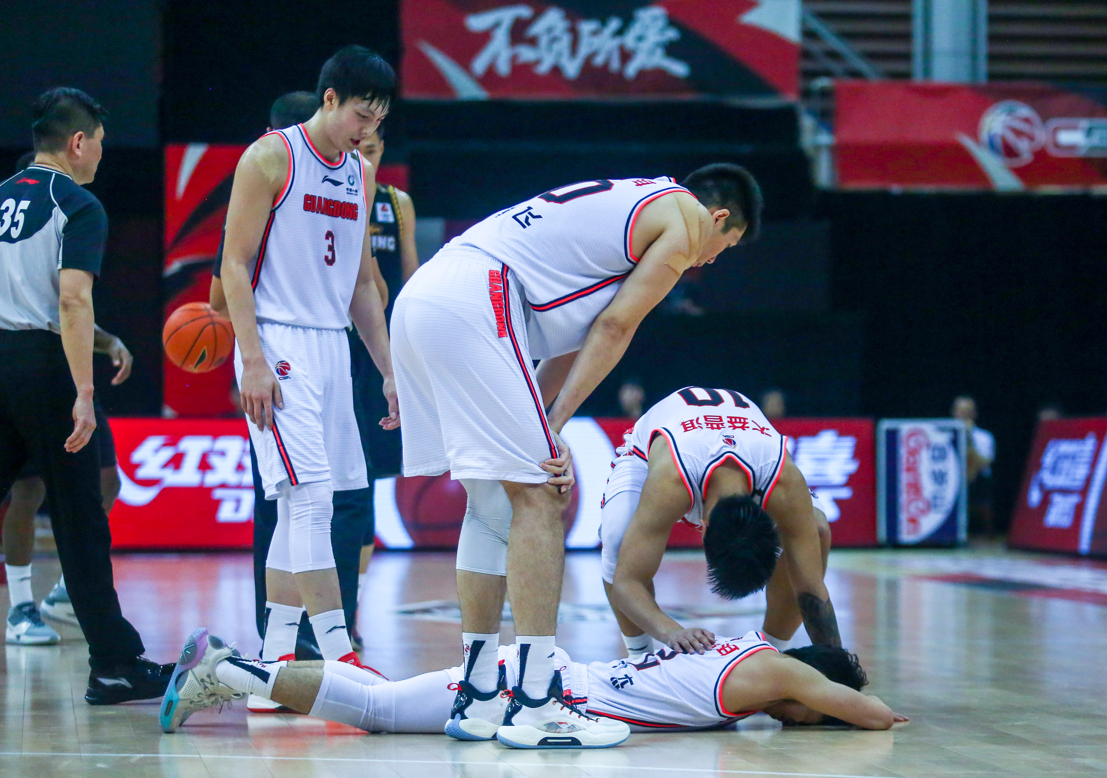 关于猛龙全队奋力追赶,终结连败颓势的信息 关于猛龙全队奋力追赶,终结连败颓势的信息