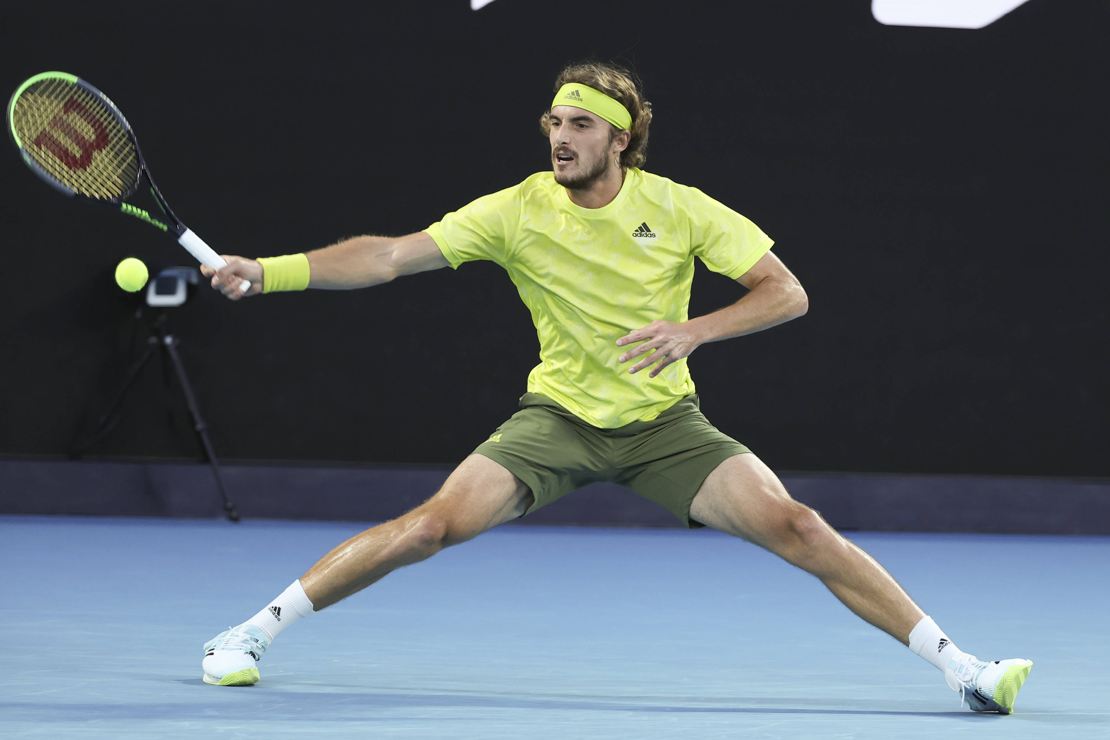 关于美国网球队碾压英国网球队,西西帕斯打破历史纪录的信息 关于美国网球队碾压英国网球队,西西帕斯打破历史纪录的信息