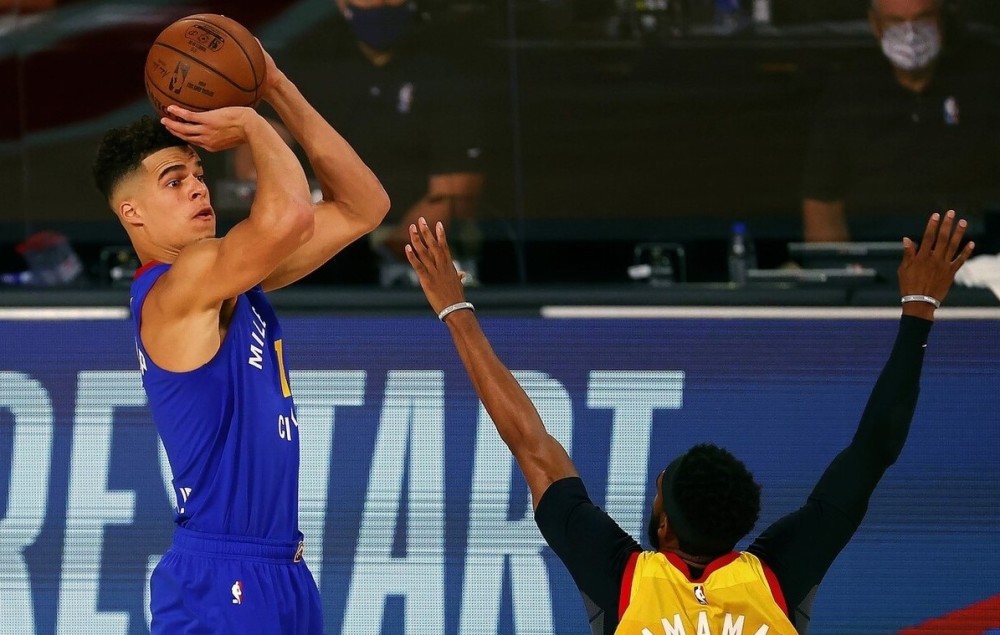 包含天津队横扫篮网，霍勒迪惊艳四座的词条