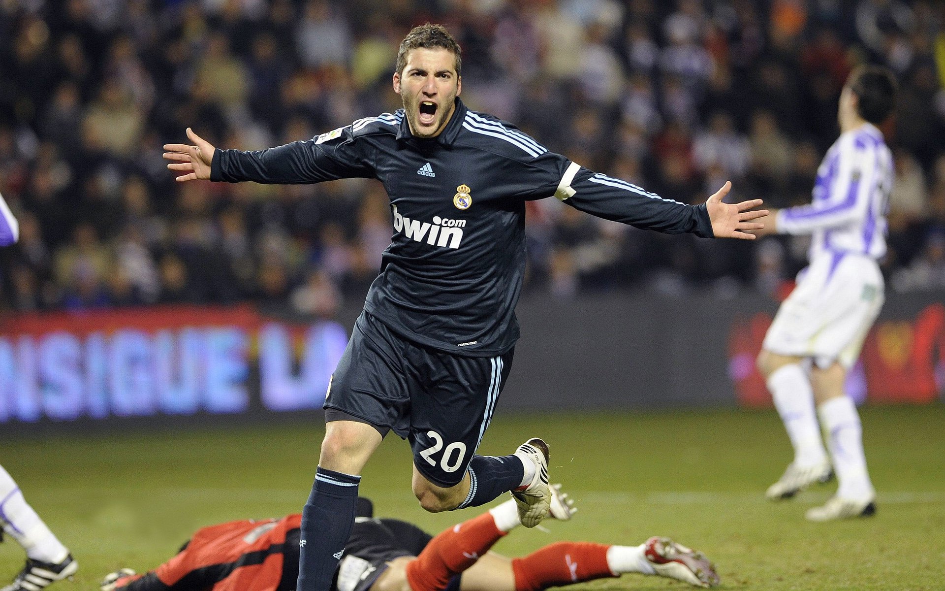 舞台越大越强！凯塞多闪耀欧冠之夜，皇家社会虽败犹荣